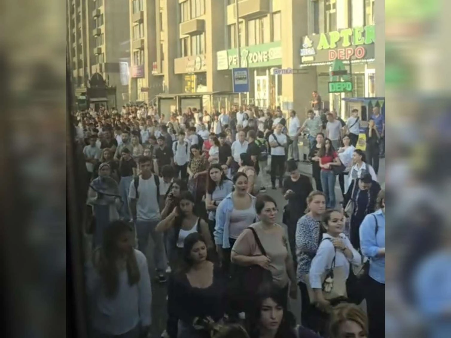 “Şamaxinka”da İZDİHAM: İnsanlar yollara axışdı
