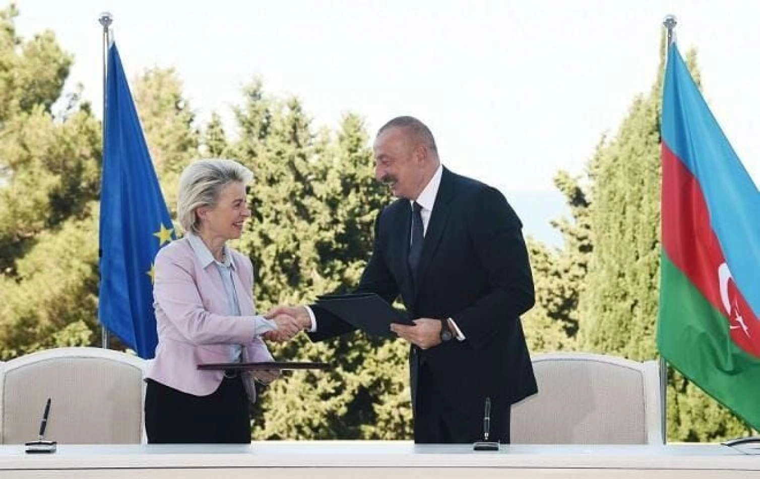 İlham Əliyev və Leyen mətbuata bəyanat verdilər