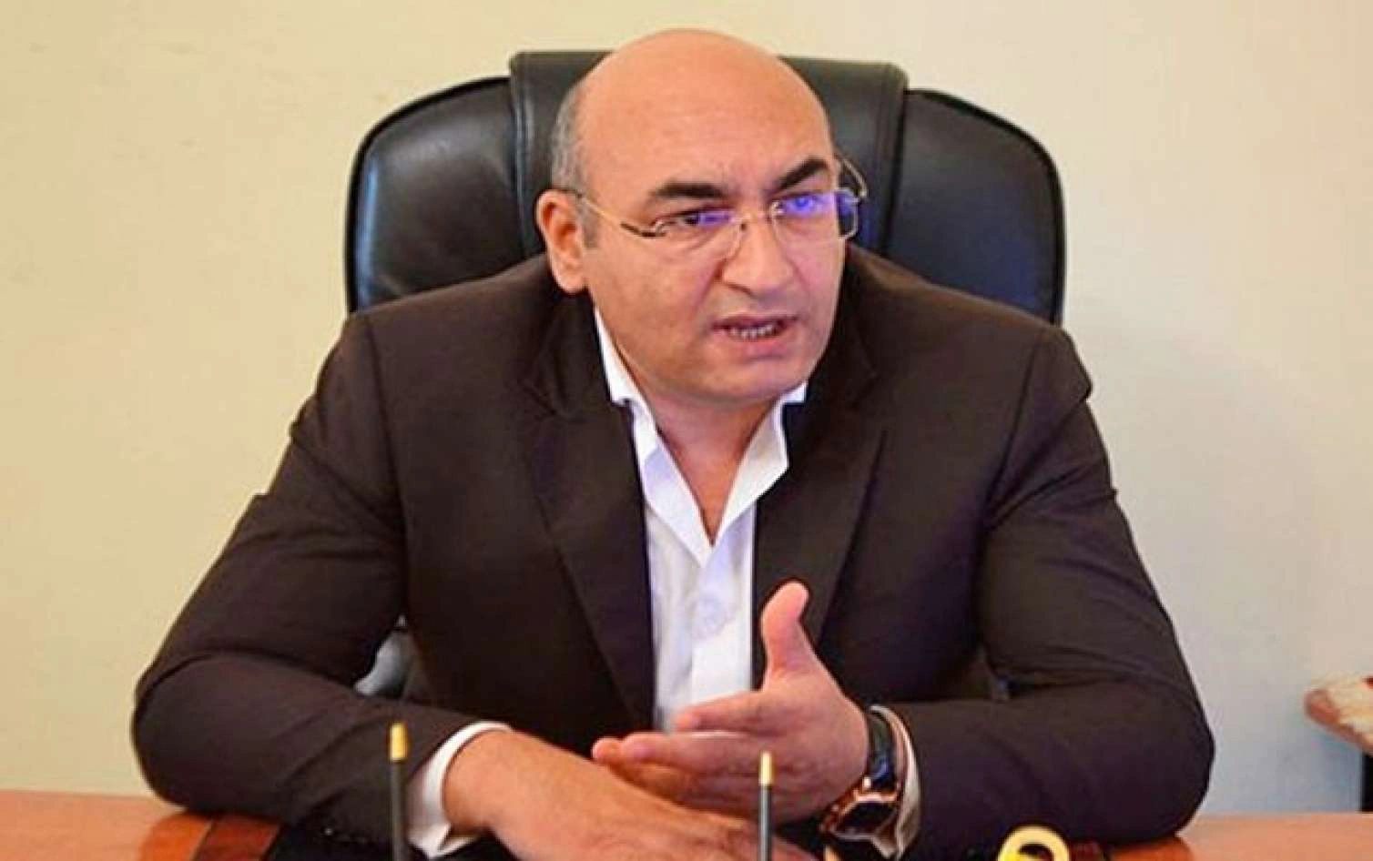 İqbal Ağazadə Fazil Mustafanı "vurdu"