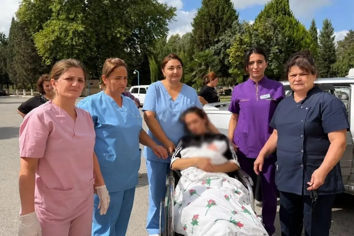 Bərdədə xəstəxananın həyətində doğuş oldu