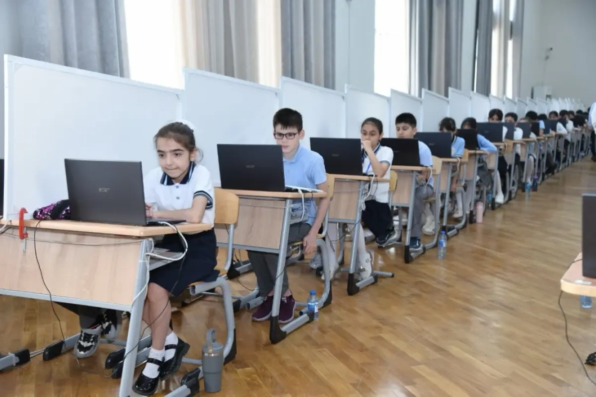 Nazir şagirdlərin monitorinq imtahanında sual kitabçalarının yığılmasına aydınlıq gətirdi