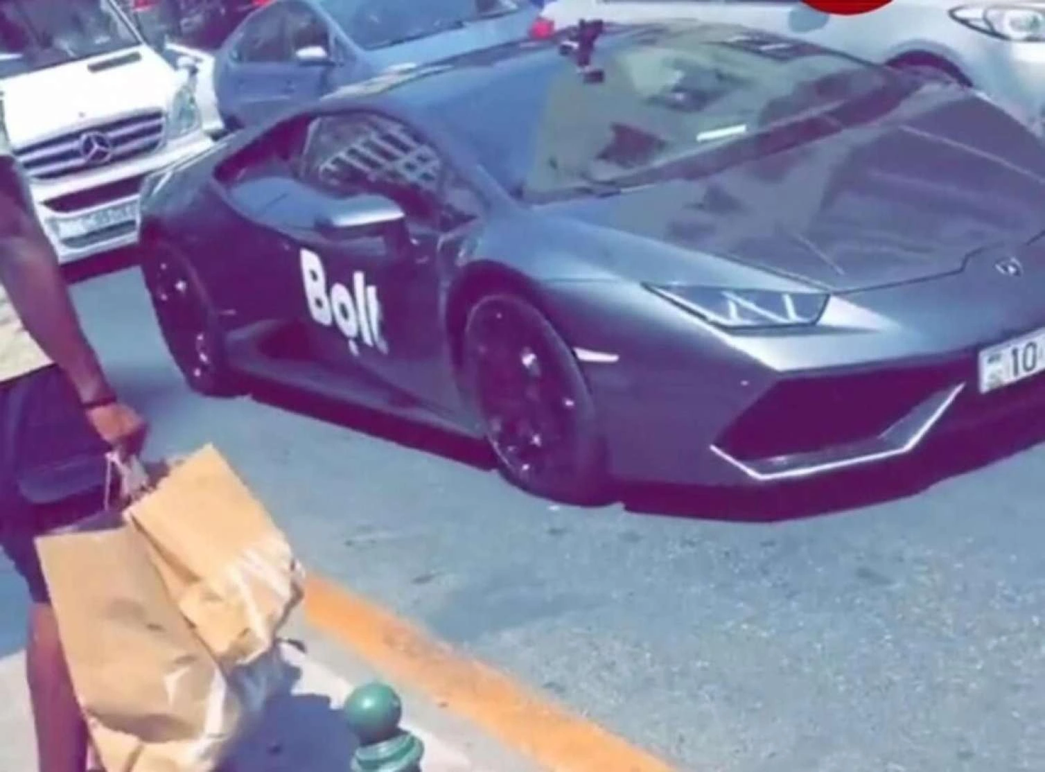 Bakıda sərnişin taksi sifariş etdi: “Lamborghini” gəldi