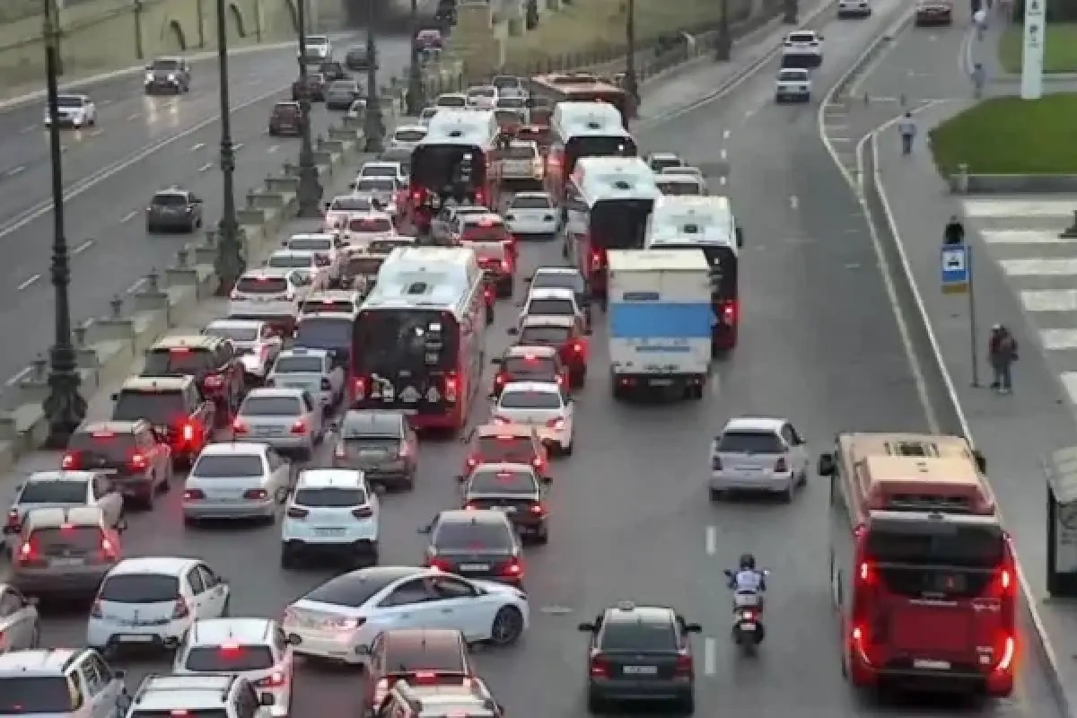 Bəzi yollarda sıxlıq var - SİYAHI