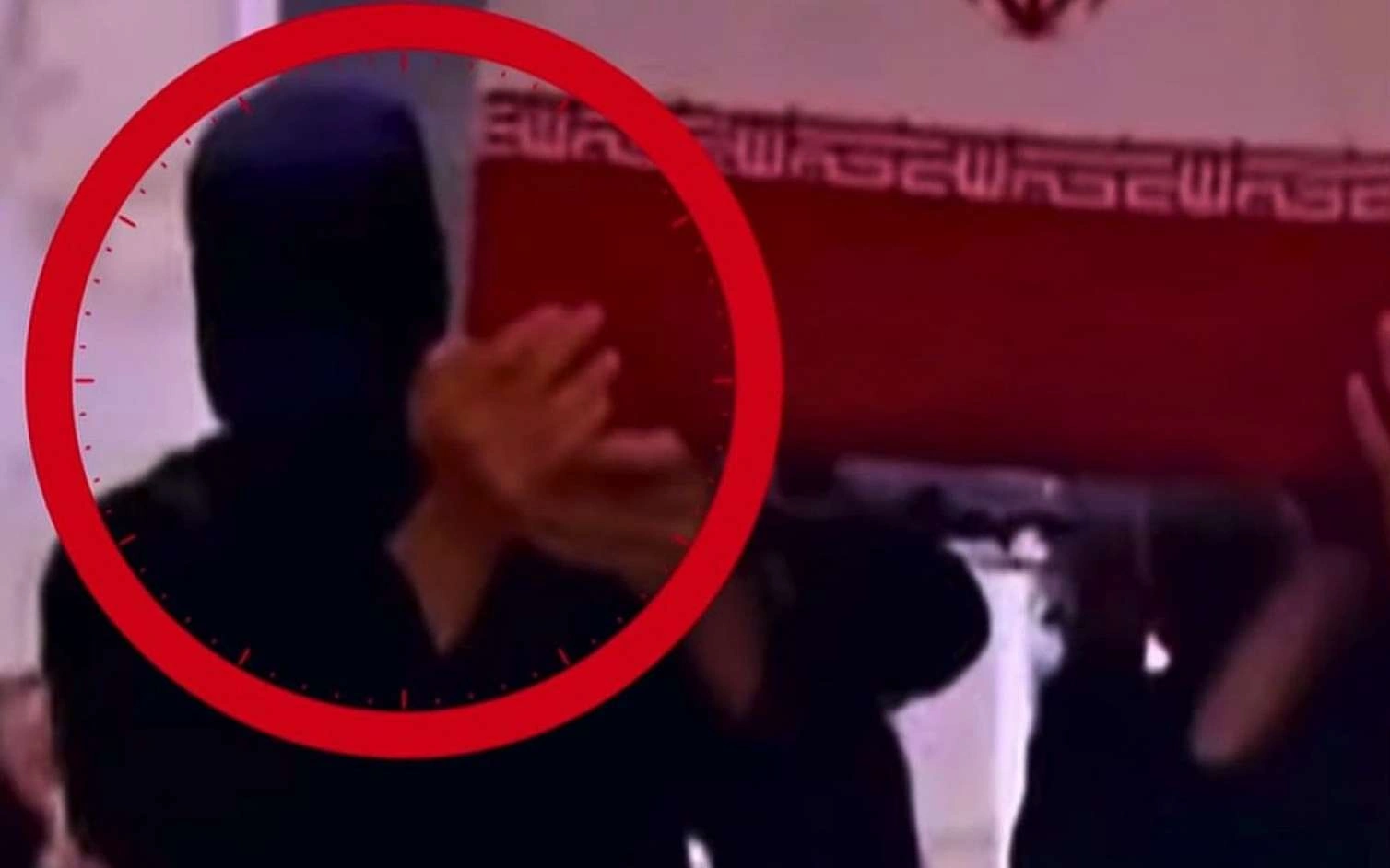 Xameneinin tabutunu daşıyan gizli şəxs kimdir?