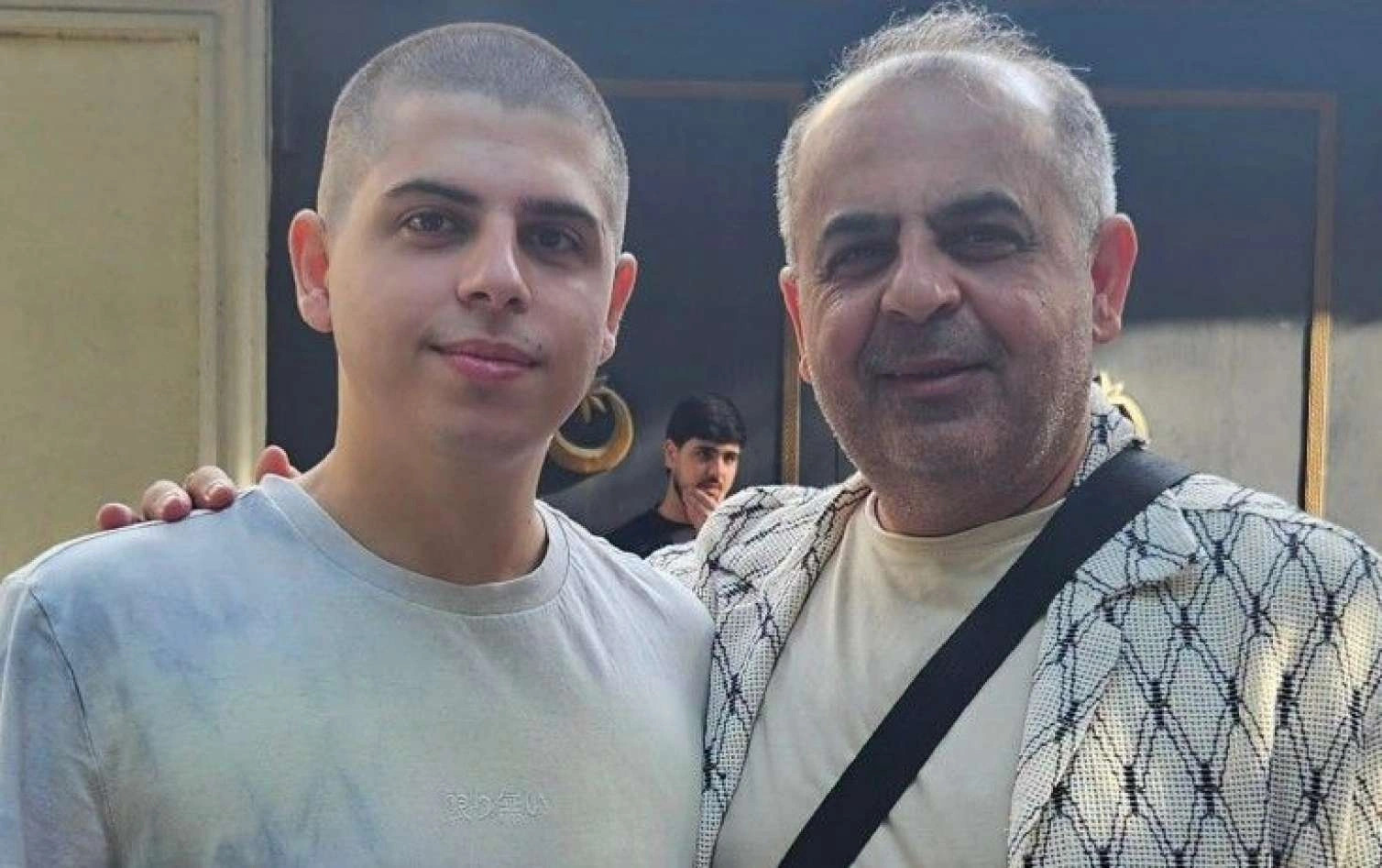Əməkdar artist oğlunu hərbi xidmətə yola saldı - FOTO