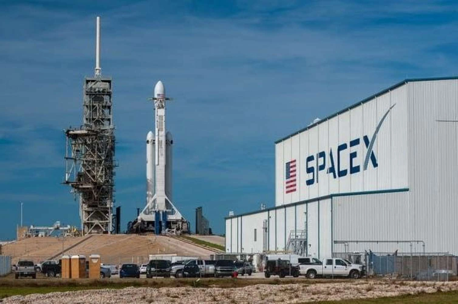 “SpaceX”dən rekord: 38 dəqiqəyə iki raket