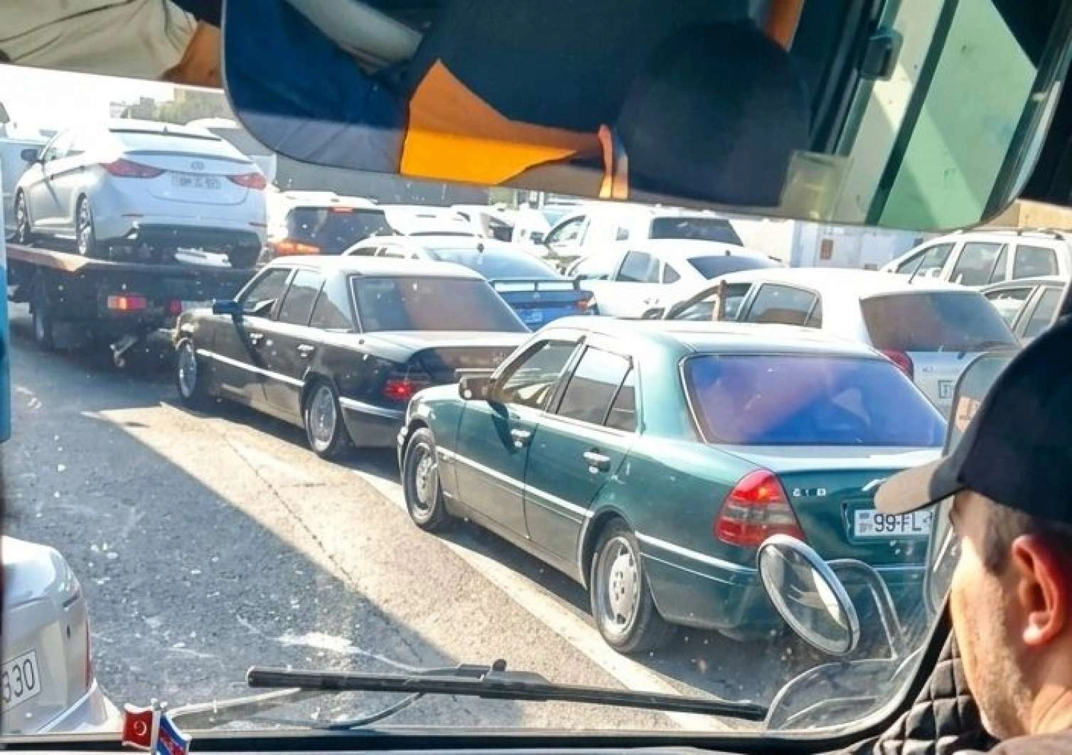 Sürücülər maşınlarını tərk etdi – Bakı-Sumqayıt yolunda güclü tıxac