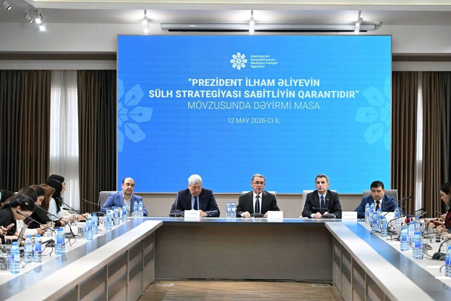 “Prezident İlham Əliyevin sülh strategiyası sabitliyin qarantıdır” mövzusunda dəyirmi masa təşkil edildi