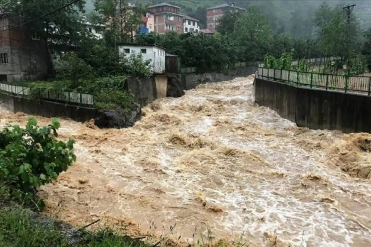 Balakəndə 43 yaşlı kişini sel apardı
