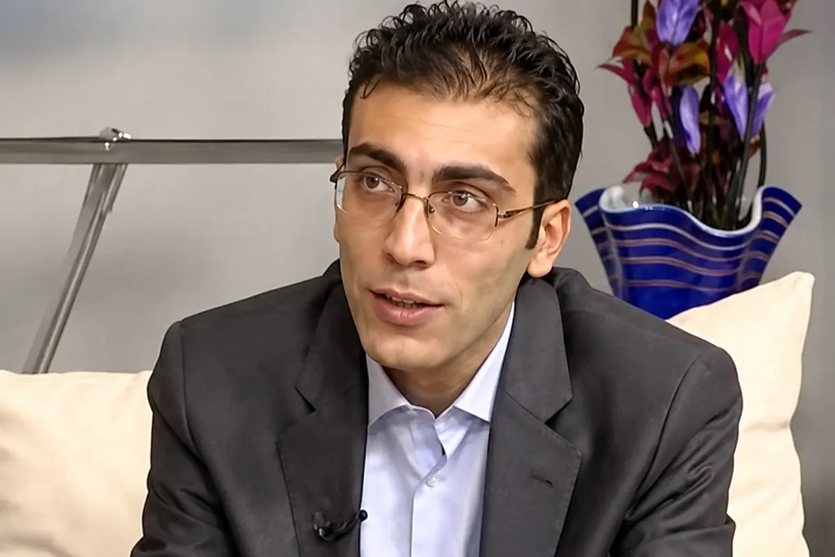 “Qəbrim üstə ağlamayın, mən gülməkdən ölmüşəm...”