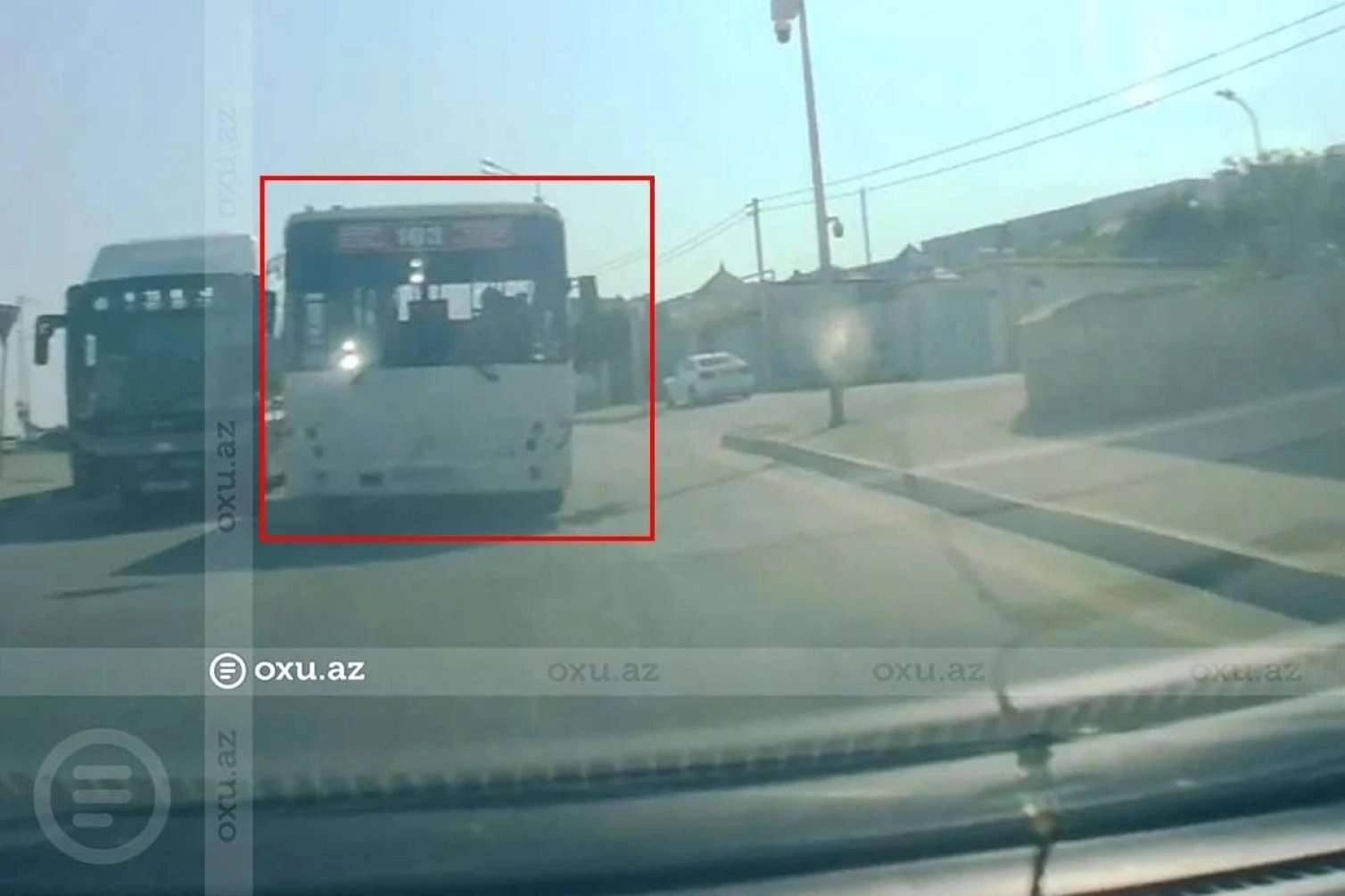 Əks zolağa çıxan sərnişin avtobusu qəza vəziyyəti yaratdı - ANBAAN VİDEO