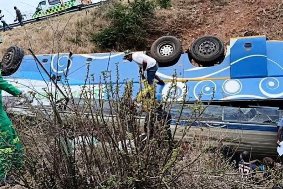 Sərnişin avtobusu dərəyə aşdı: Çox sayda ölən var - Bu ölkədə