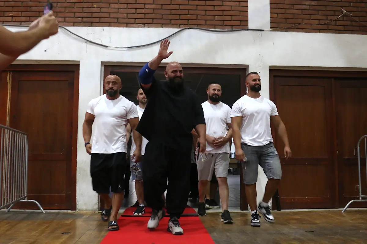 2 tonluq yük, 5 saniyə və dünya rekordu – FOTOLAR