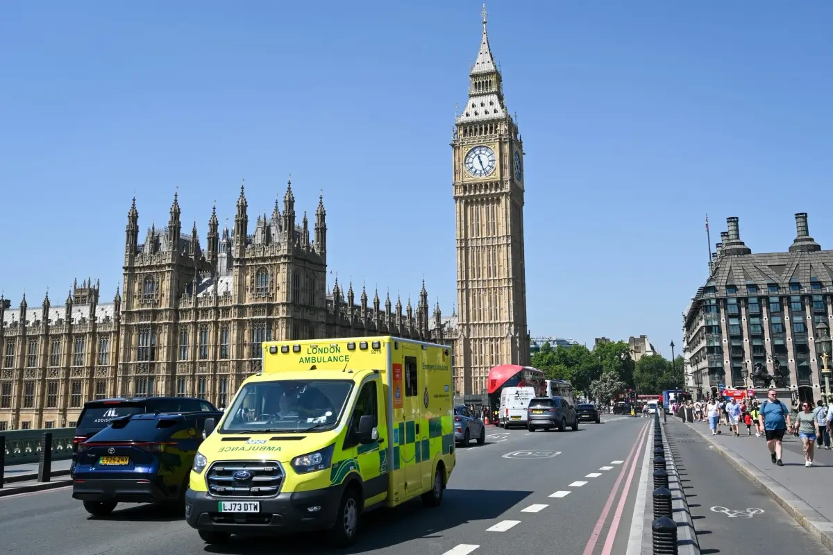Londonda avtomobil izdihama çırpıldı, yaralılar var