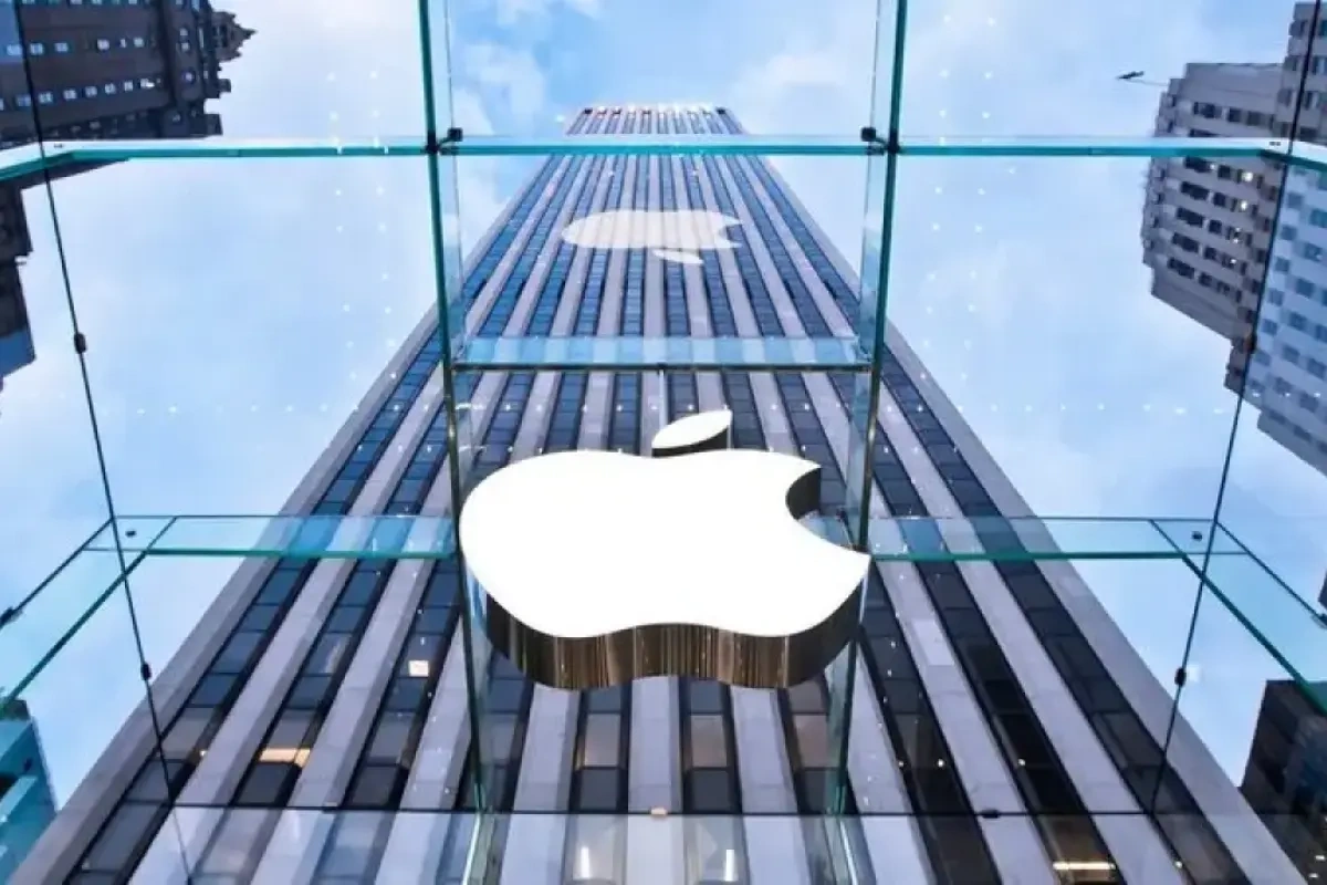"Apple"-da böyük dəyişiklik - Direktor vəzifədən getdi