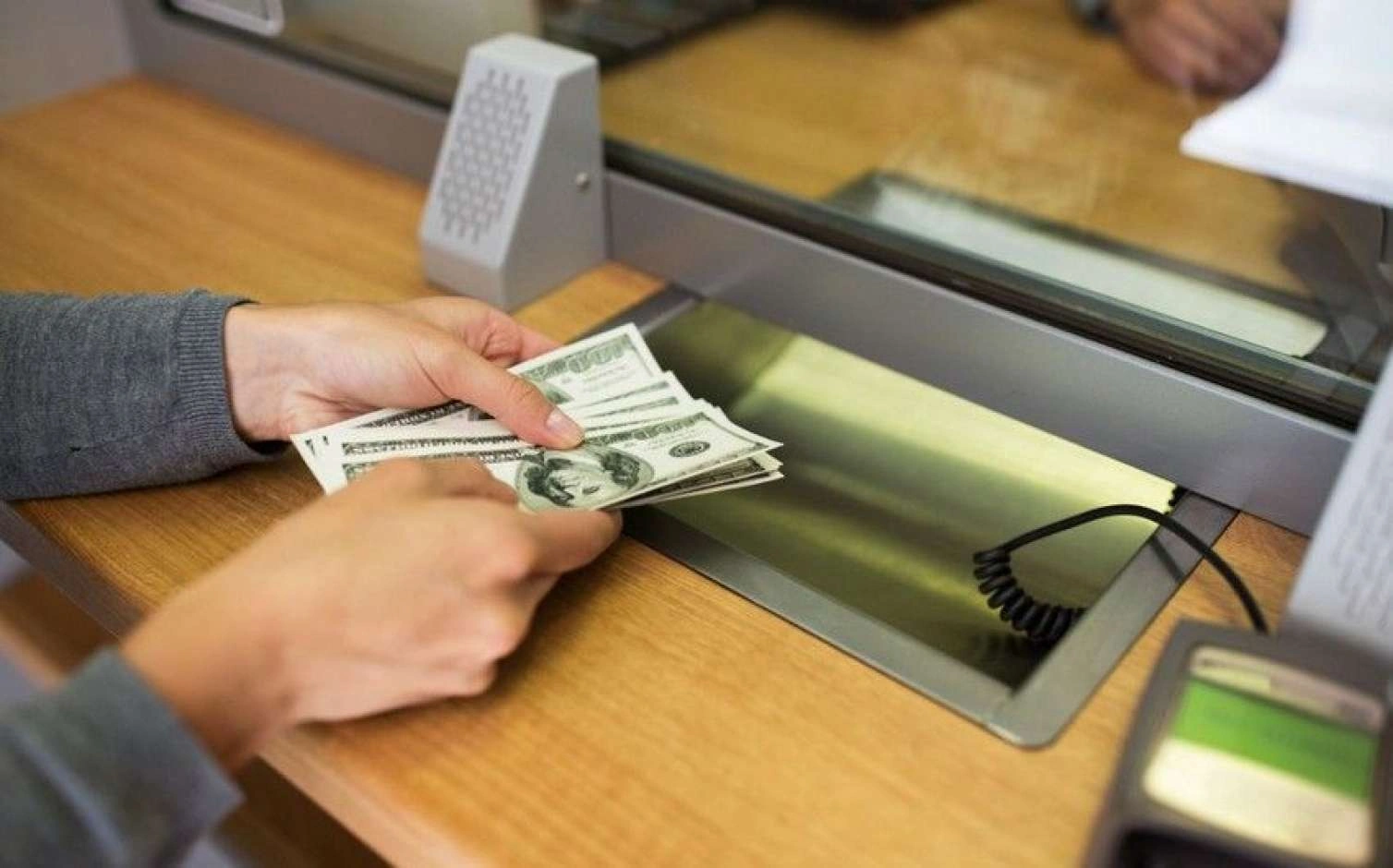 Dollar almaq istəyənlərin