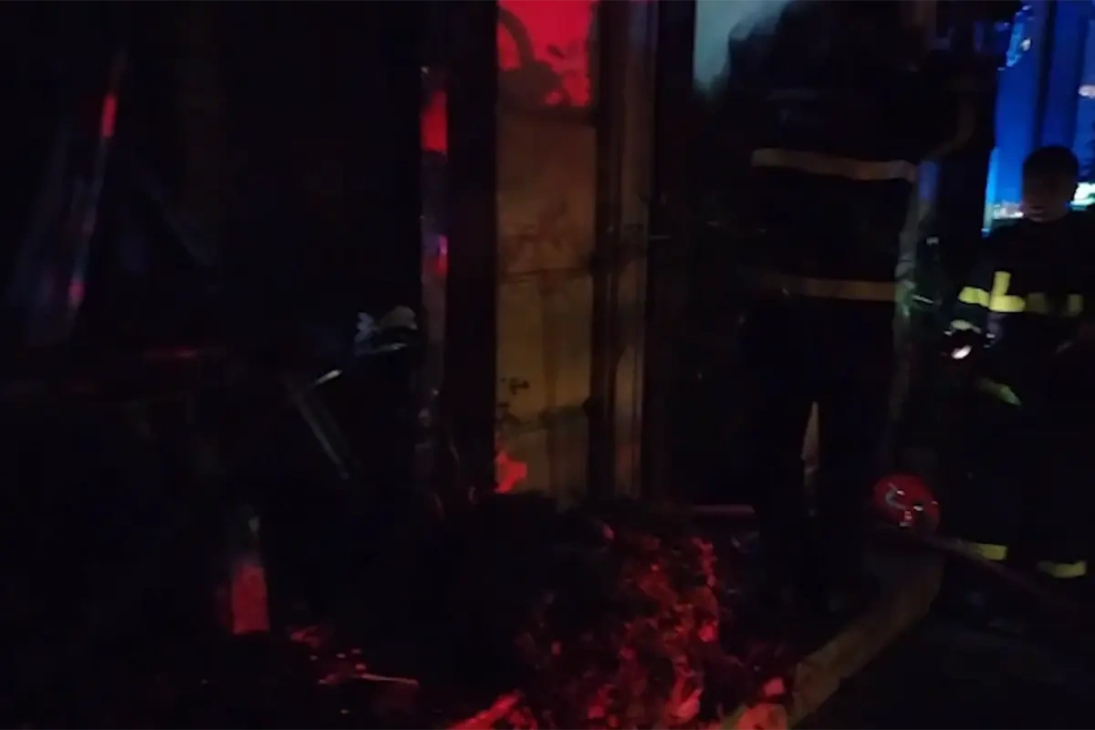 Bakıda restoran yandı - Video