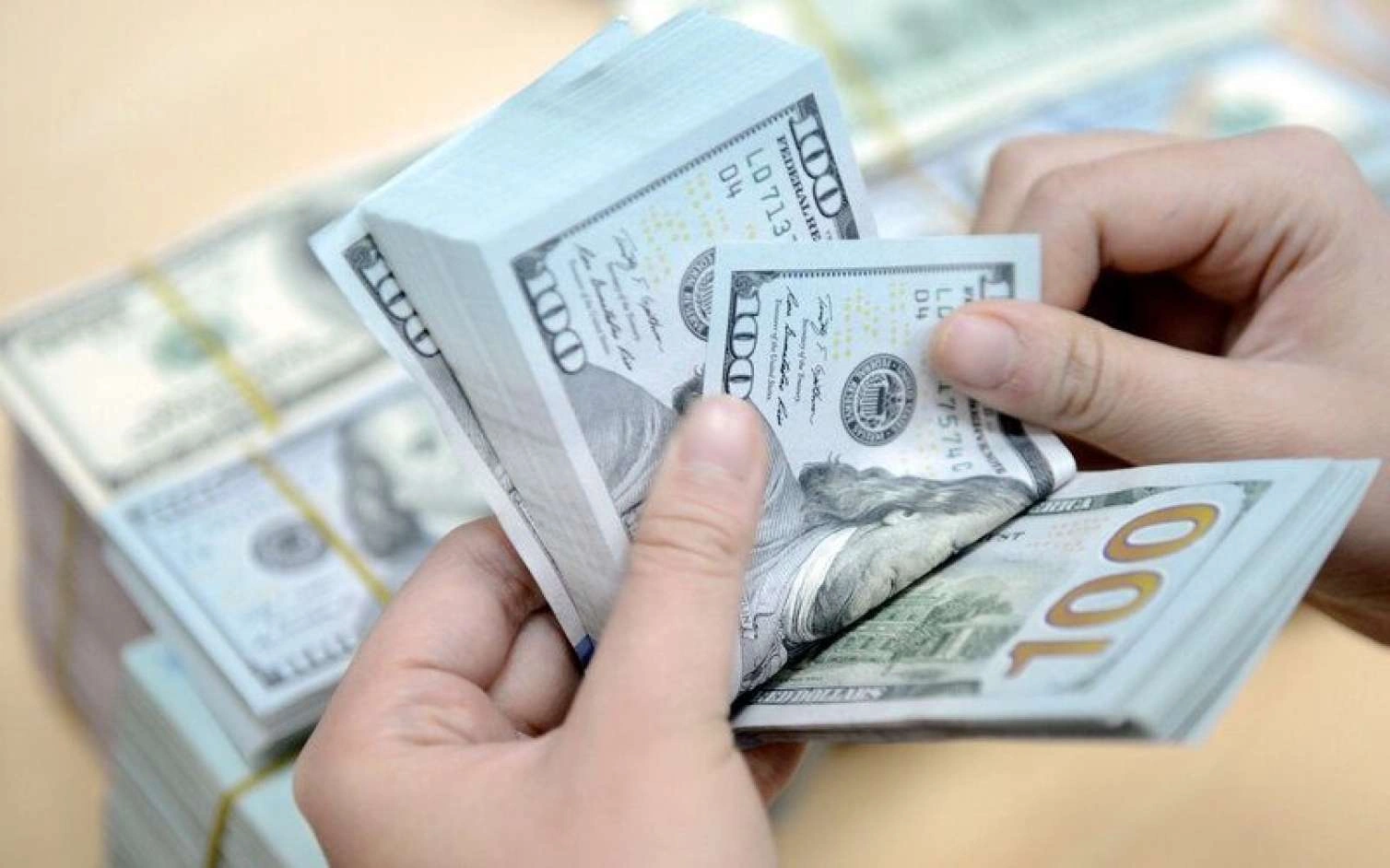 Dəqiqədə 700 min dollardan çox qazanıblar…