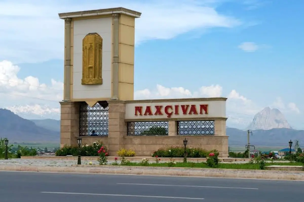 Naxçıvanda kişi arvadını və baldızını bıçaqladı