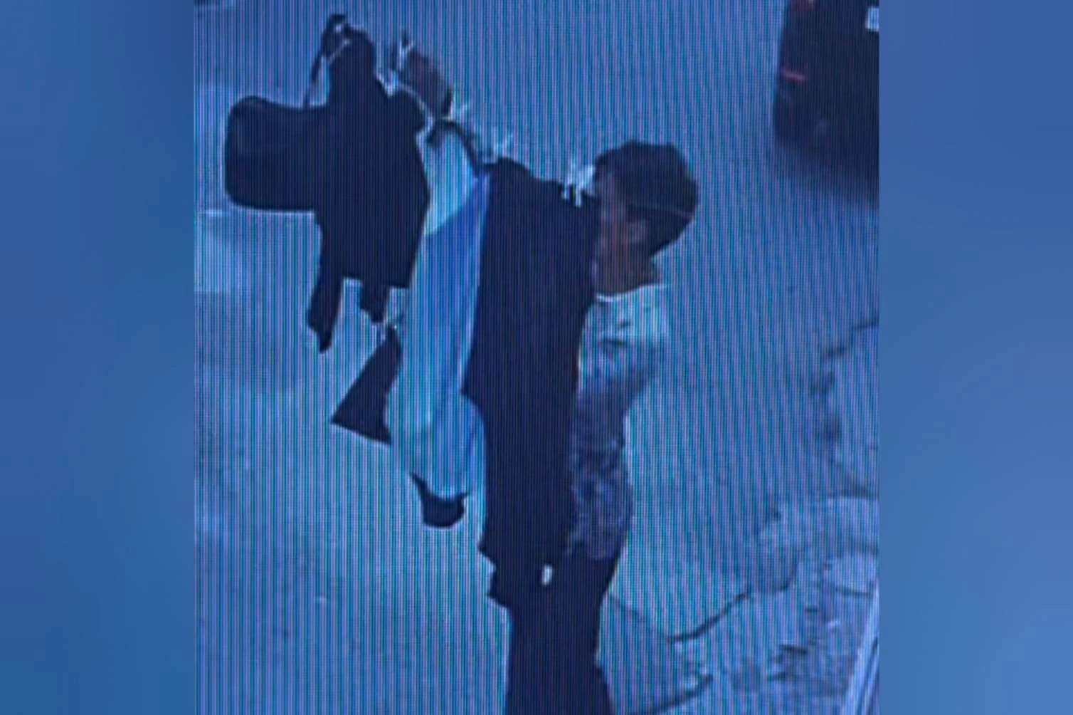 Bakıda kişi zivədən asılmış şalvarı belə oğurladı