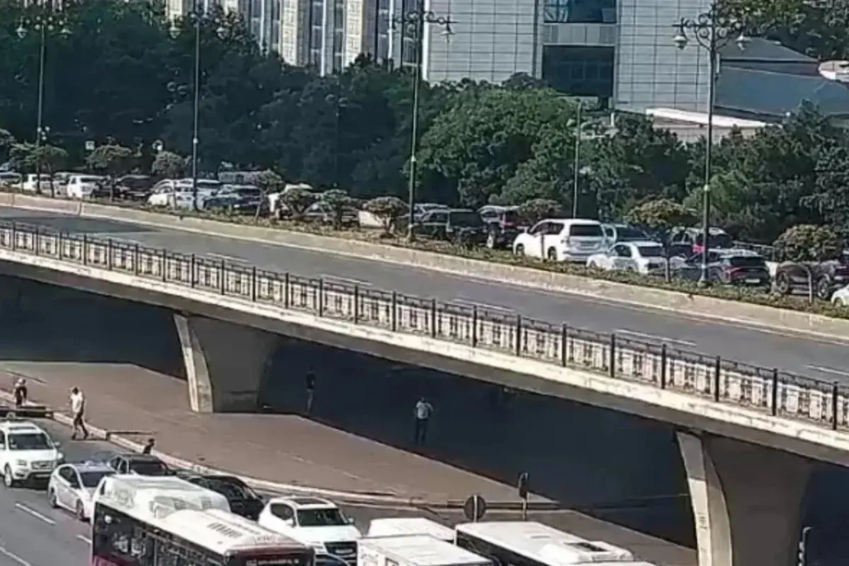Bəzi yollarda tıxac yarandı - SİYAHI