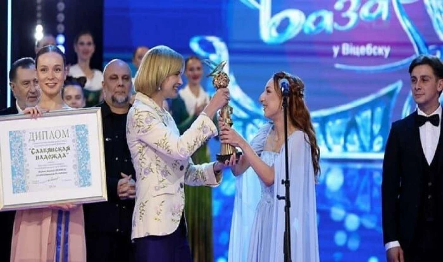Lukaşenko azərbaycanlı sənətçini təltif etdi
