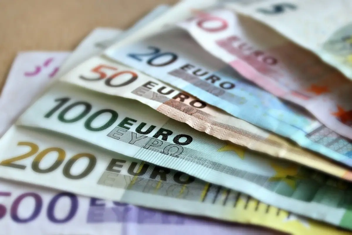 Mərkəzi Bank valyuta məzənnələrini açəqladı - Avro ucuzlaşdı