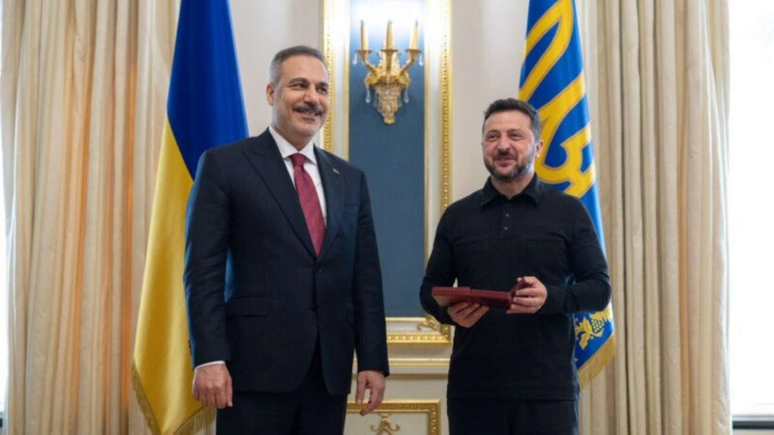 Zelenski Hakan Fidanı Ləyaqət Ordeninə layiq gördü