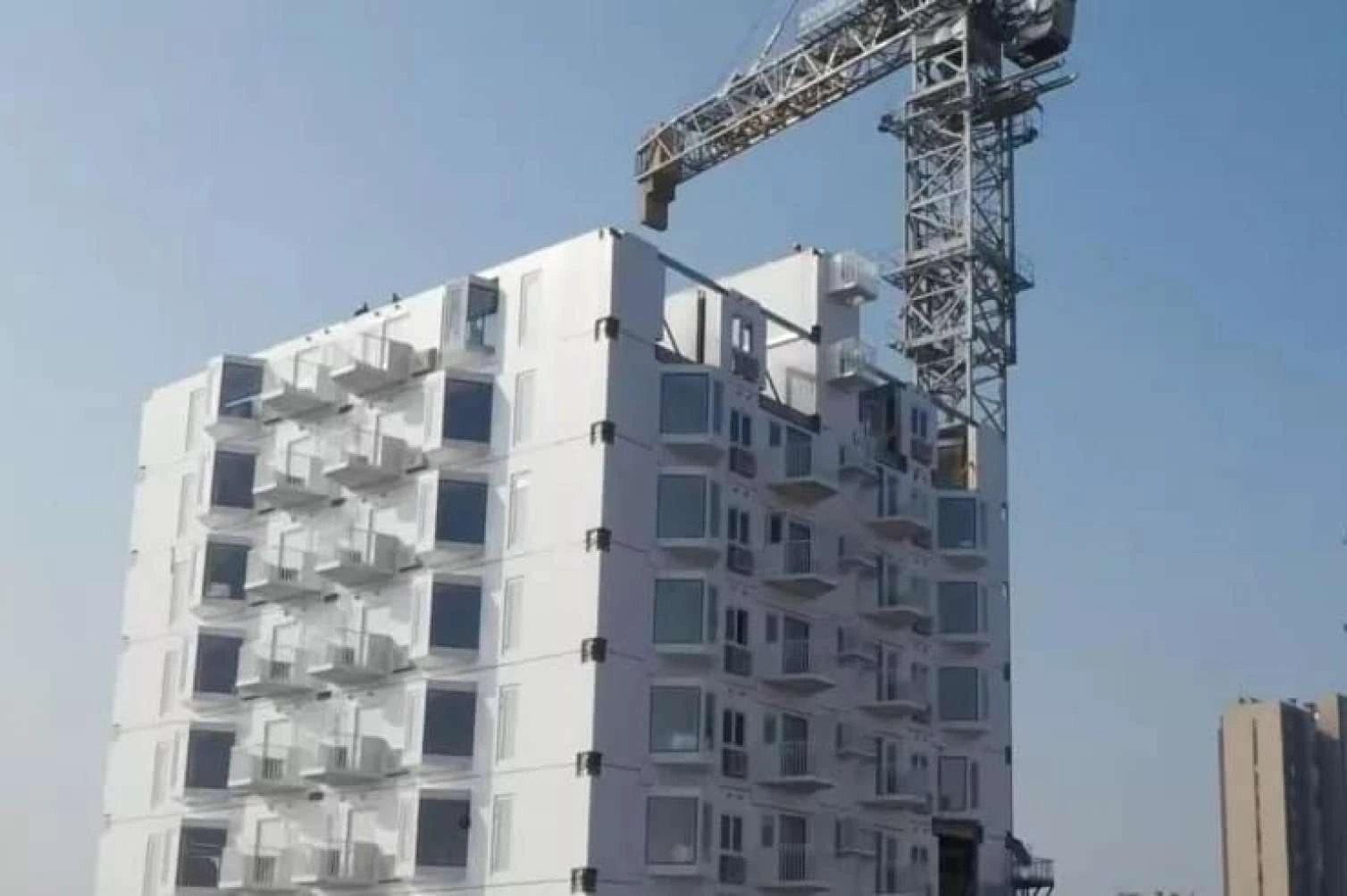 5 günə 26 mərtəbəli bina tikintisi: Azərbaycanda bu mümkündürmü?