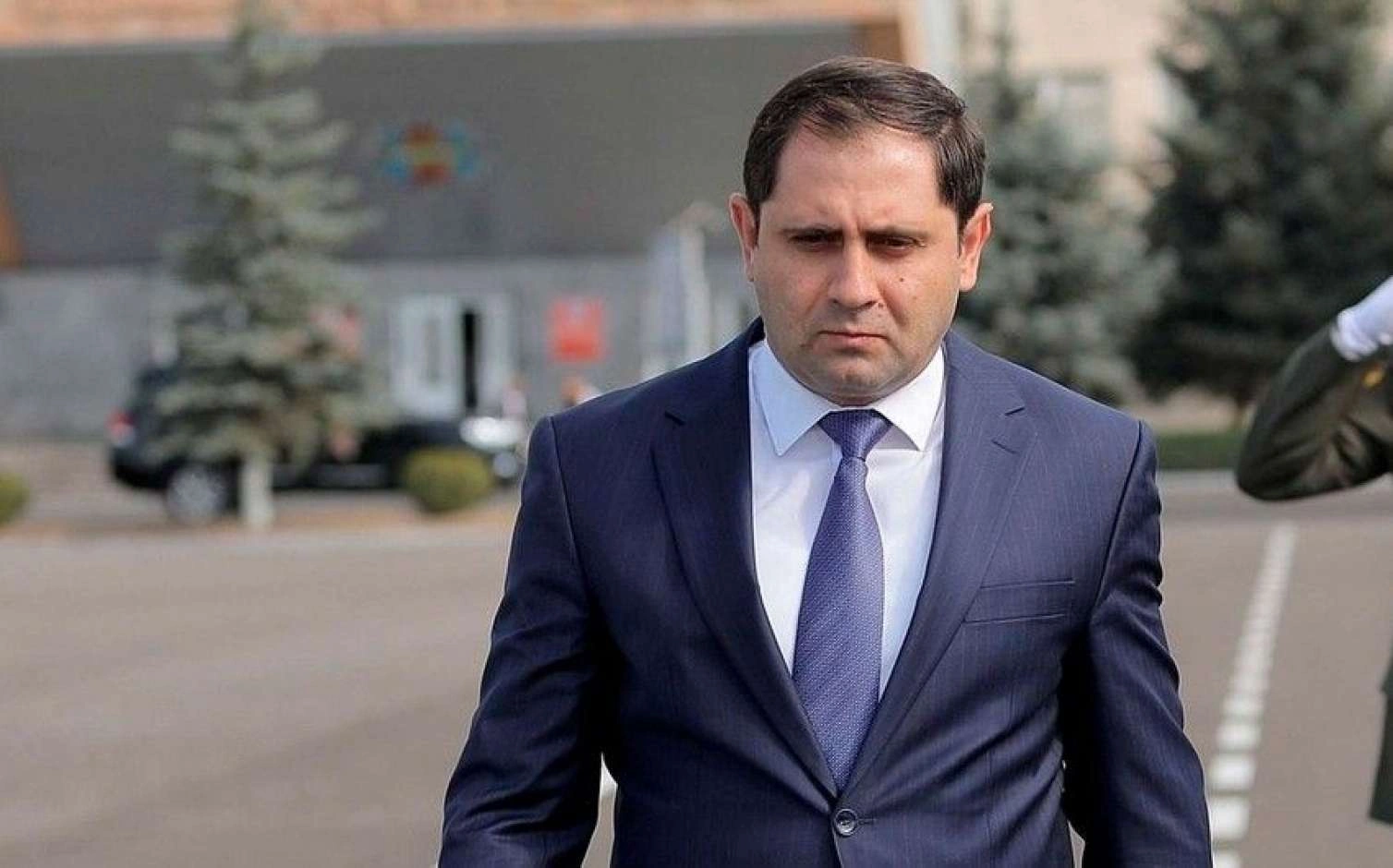 Baş nazirliyə namizədin ailəsinin altı üzvü fəraridir - Papikyan