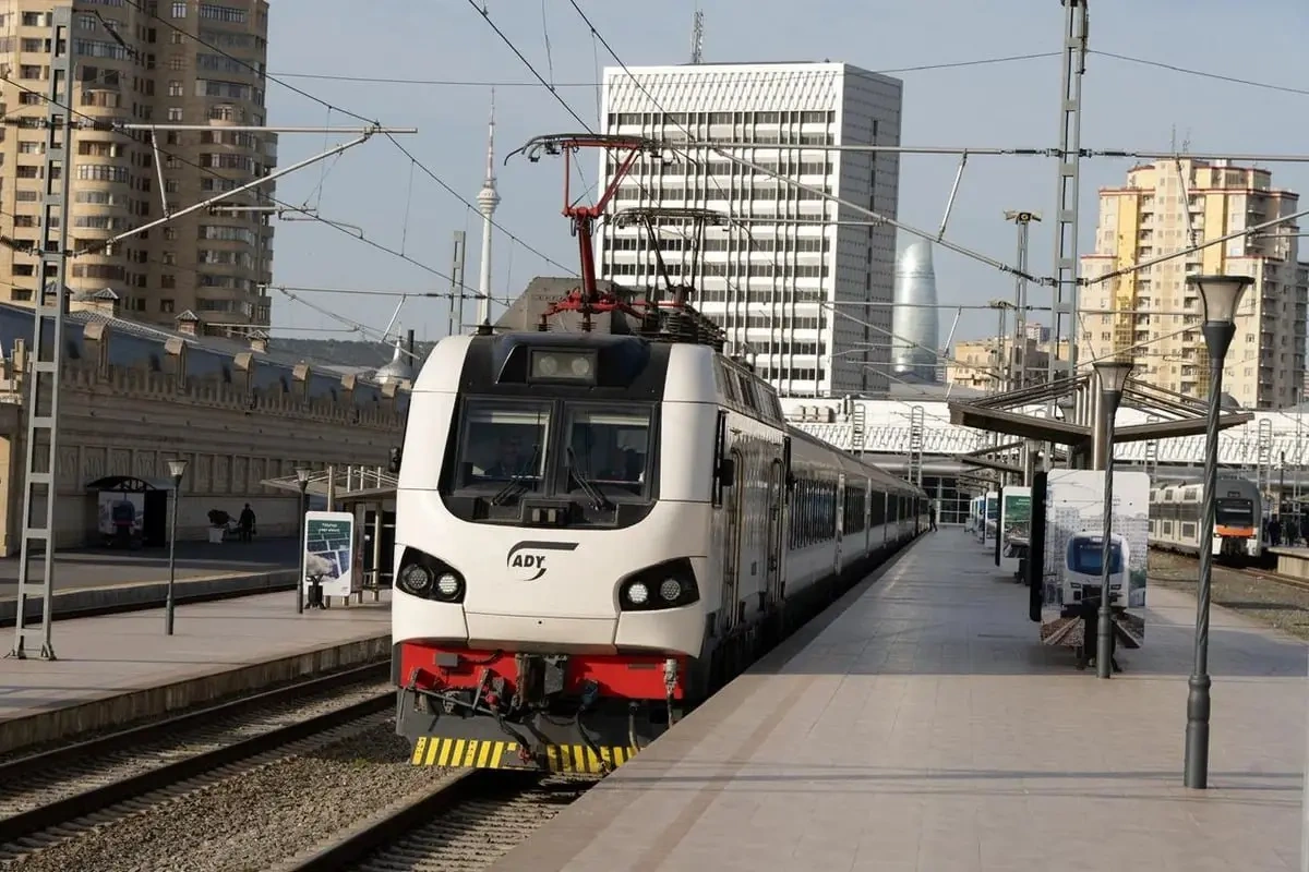 Bakı-Tbilisi qatarında nə qədər yük aparmaq olar?