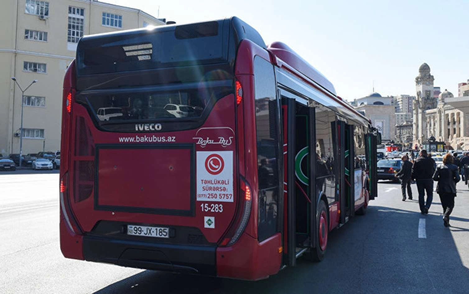 Bakıda avtobusda təhlükəli an: Qadın sərnişinin ayağı