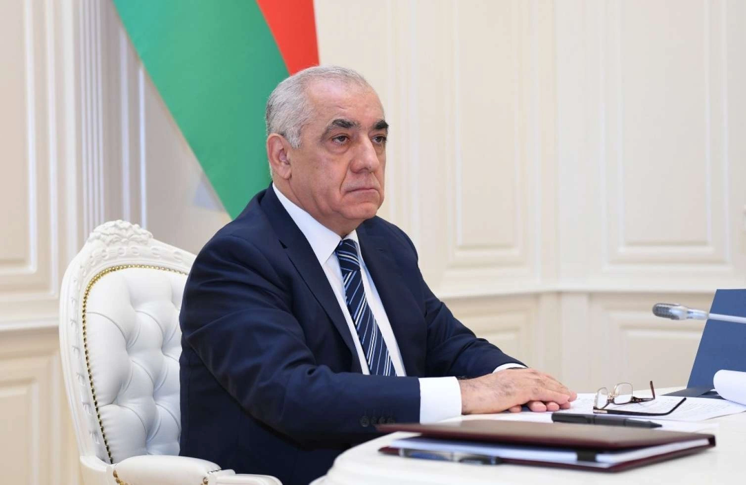 Baş nazirdən Xalq artisti ilə bağlı