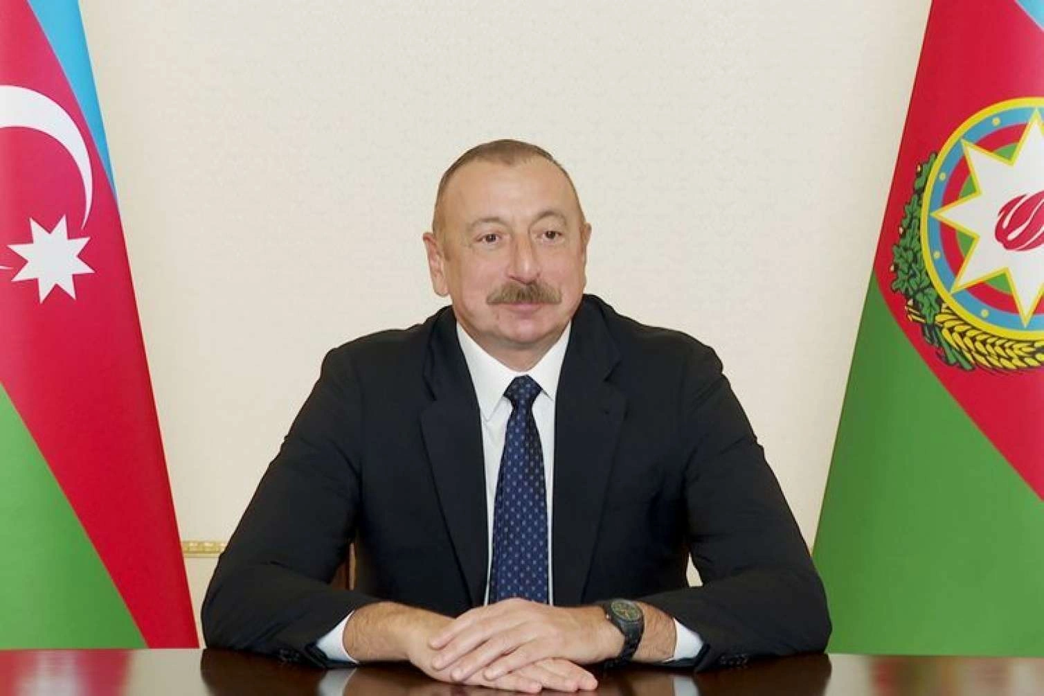 Britaniya kralı İlham Əliyevə təbrik ünvanladı