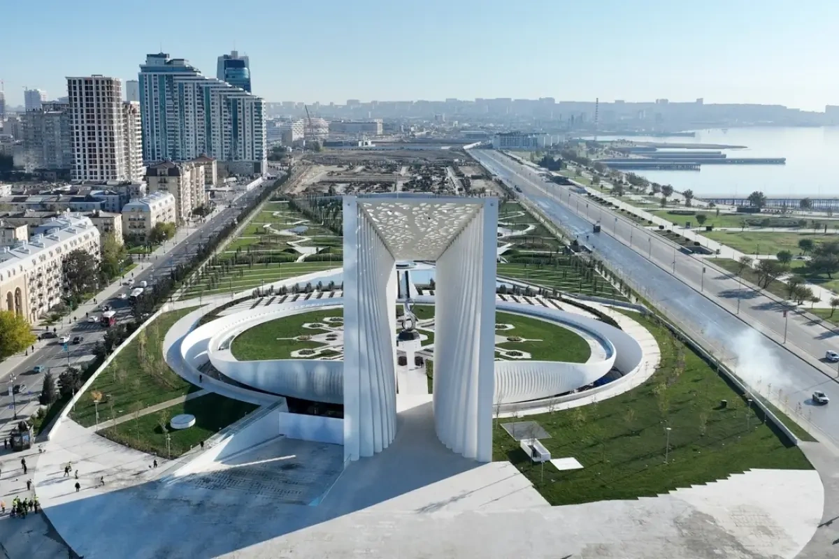Türkmənistan Prezidenti Zəfər parkını ziyarət etdi