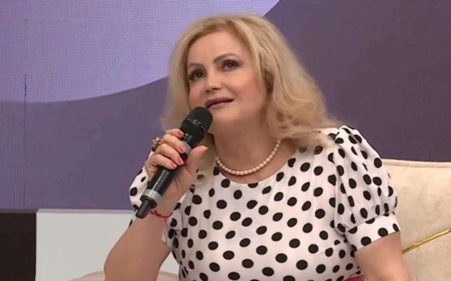 Əməkdar artist efirdə ağladı