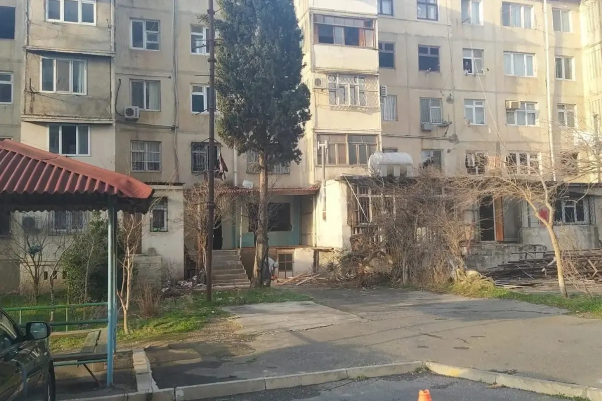 3 yaşlı uşaq 5-ci mərtəbədən yıxılıb öldü