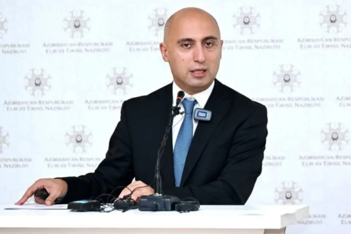 Emin Əmrullayev bu il məktəbə gedən şagirdləri təbrik etdi