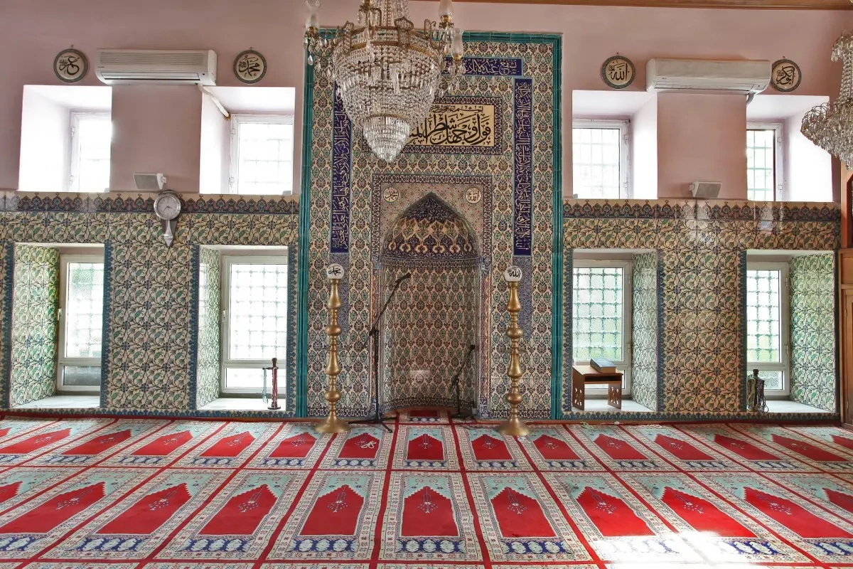 Bu məscid və ziyarətgahlara işçi axtarılır