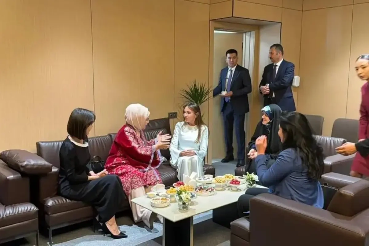 Bişkekdə səmimi görüş: Mehriban Əliyeva Zəhra Pezeşkian ilə bir araya gəldi - FOTOLAR