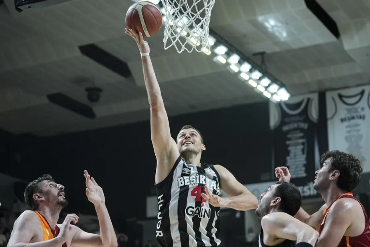 Məşhur basketbolçu əməliyyat oldu