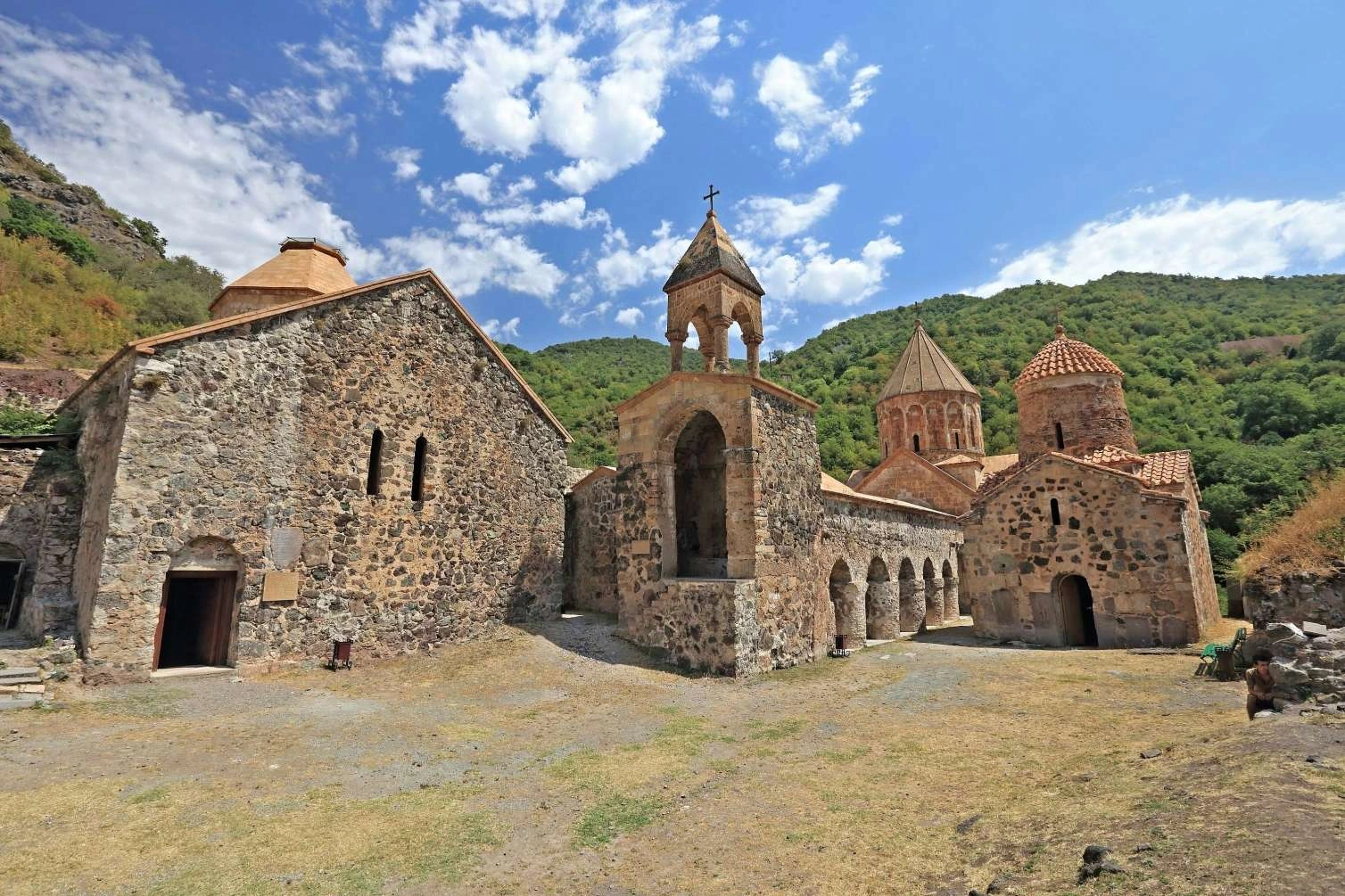 Xarici diplomatlar Xudavəng monastır kompleksində...