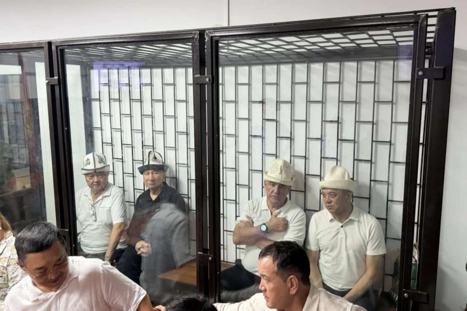 Qırğızıstanda dövlət çevrilişinə cəhd: Keçmiş yüksəkvəzifəlilərə hökm oxundu