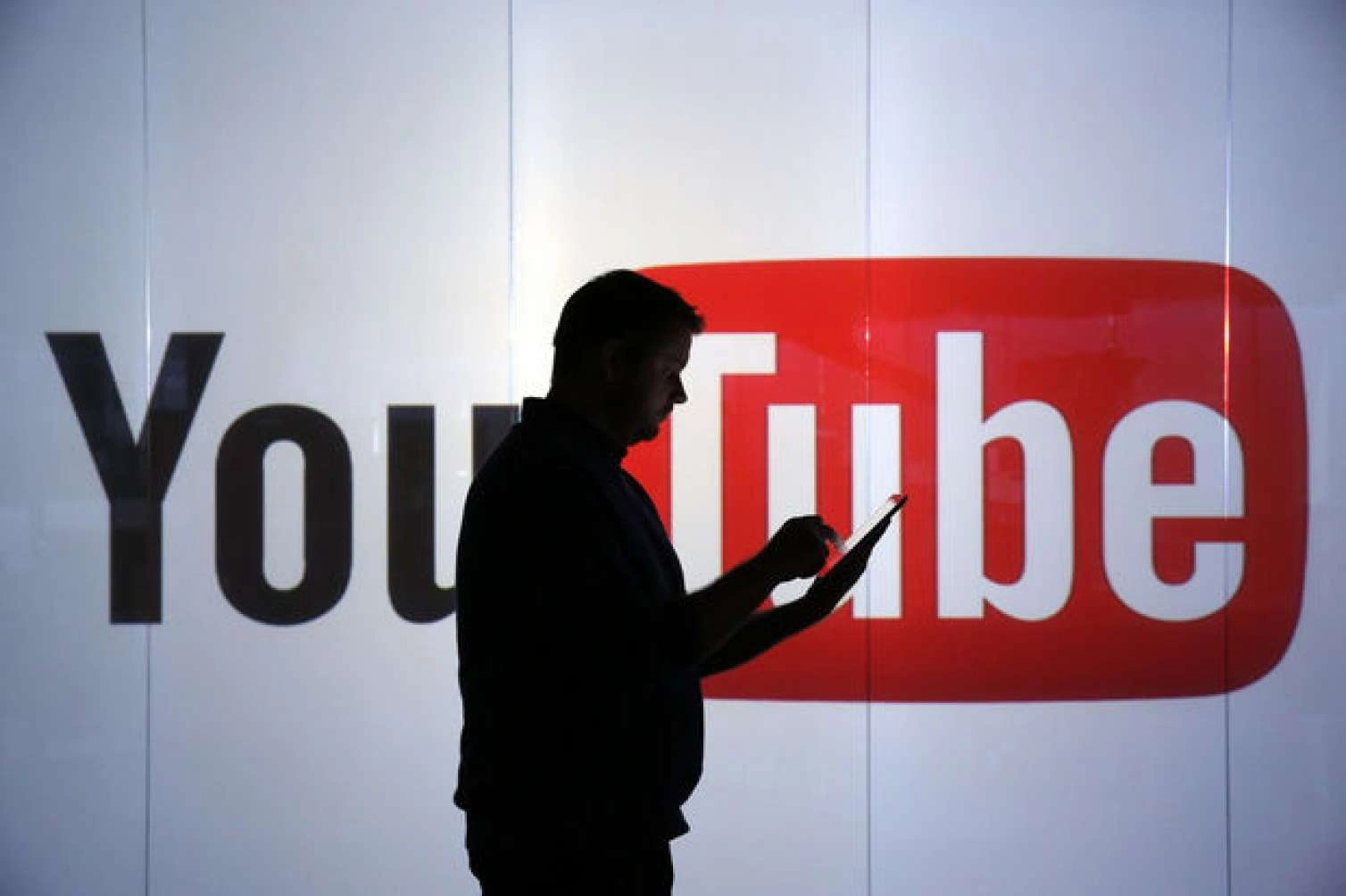 "YouTube" süni intellektə qarşı mübarizəni gücləndirir