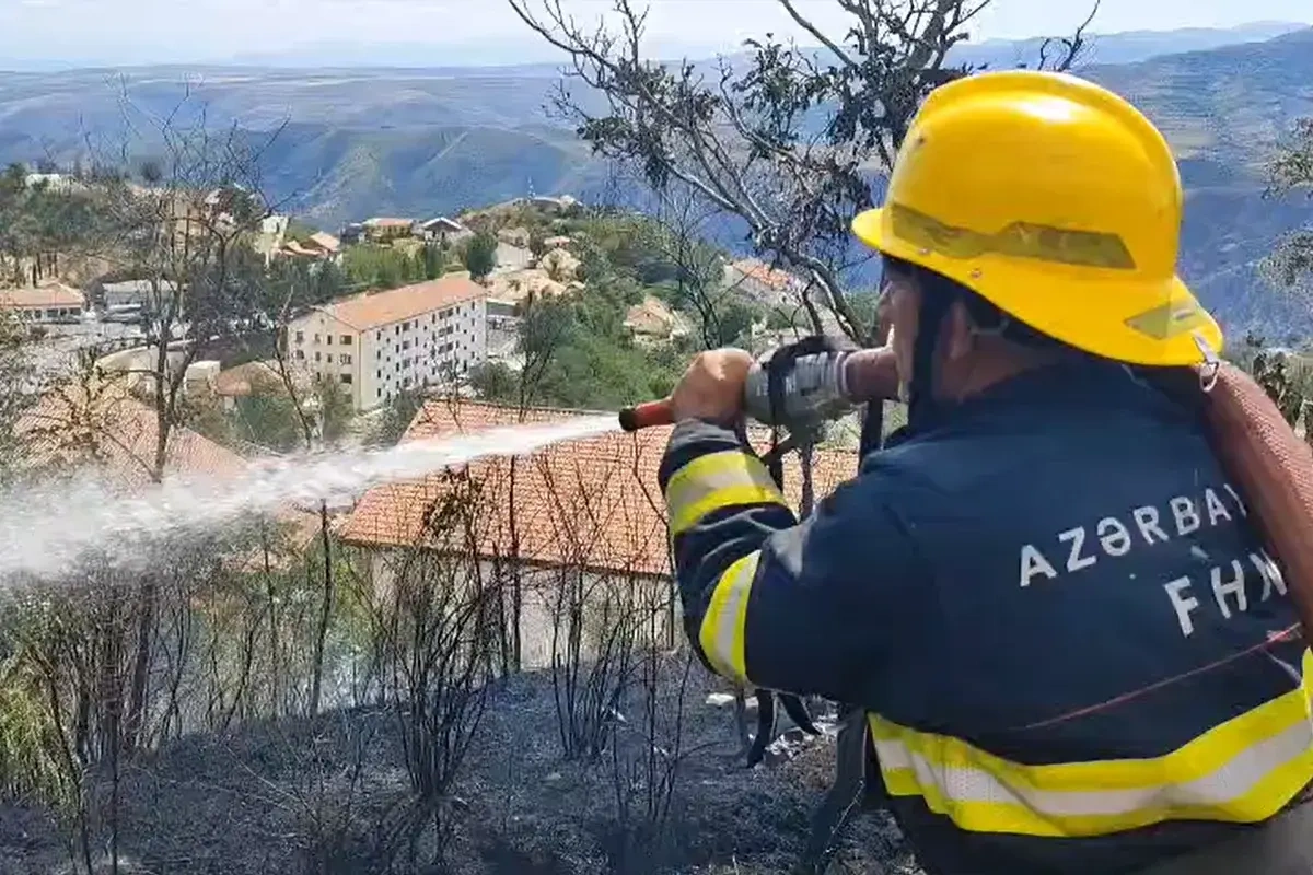 Laçında yaşayış evlərinin yaxınlığında yanğın oldu