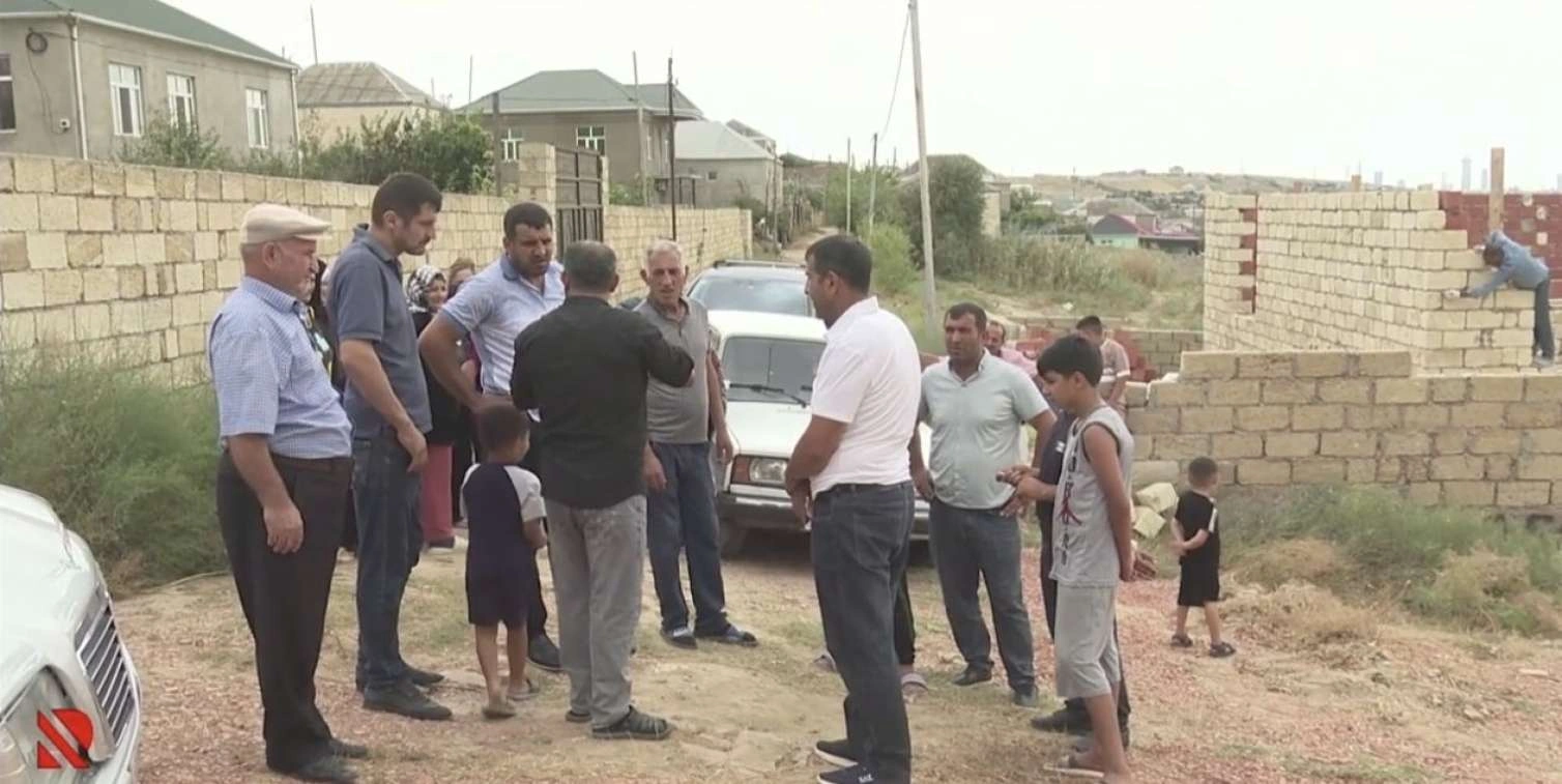 Sakinlərin yolunu zəbt edib, “Kupça” aldılar -