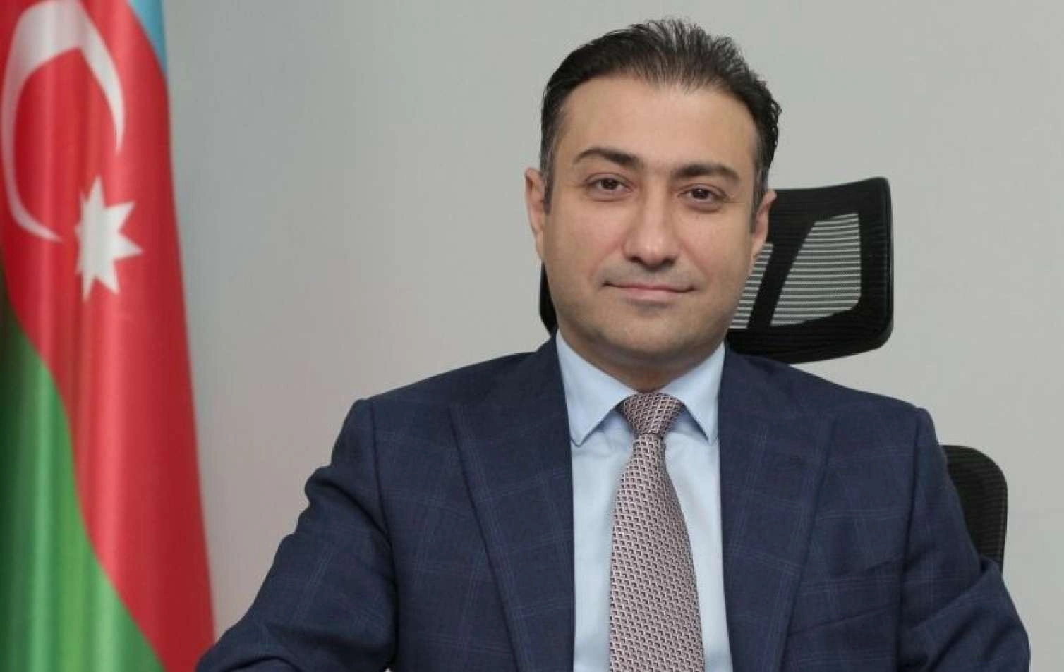 Bayramov daha bir baş həkimi işdən çıxardı