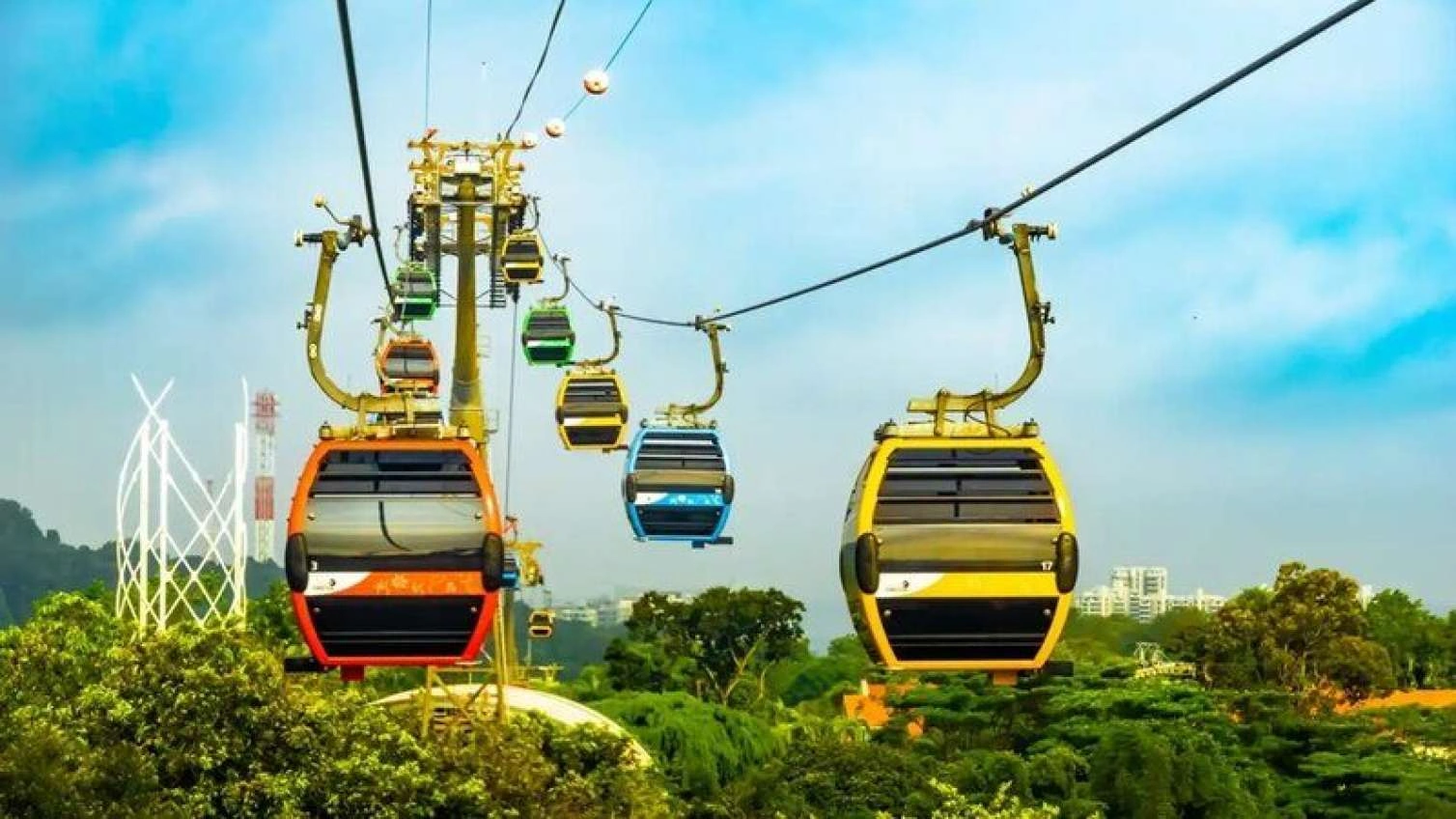 300-dən çox turist 150 metr yüksəklikdə qaldı