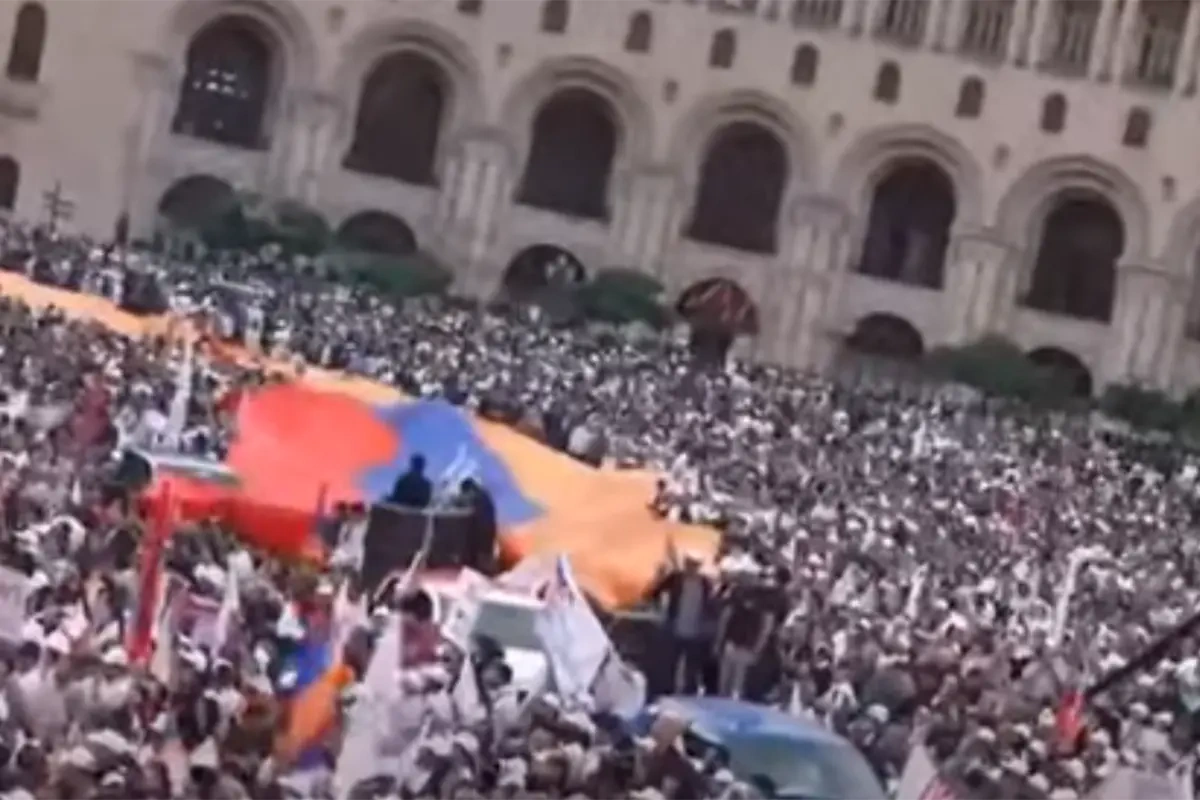 İrəvanda mitinqdə Azərbaycan dilində dialoq səsləndirildi - Video