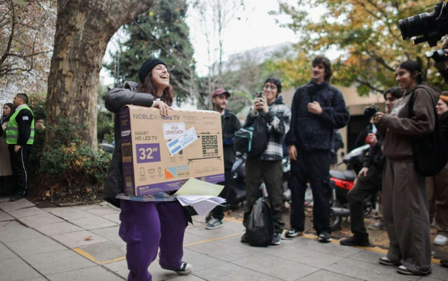 Viza ala bilməyənlərə pulsuz televizor verdilər